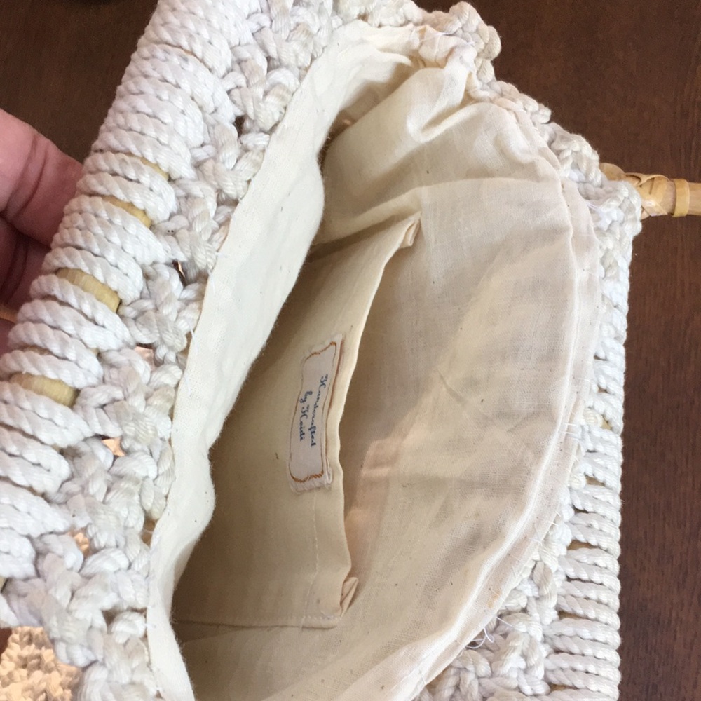 Handcrafted heavyweight ecru colored vintage macrame handbag. Fully lined. - Picture 4 of 6